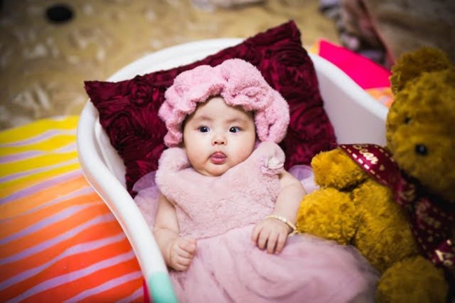 Inspirasi Outfit Anak Perempuan: Warna Pink Menggemaskan